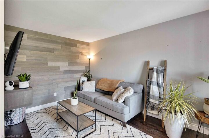Property Photo: 26 Scottacres Boulevard ON N3W 2K2