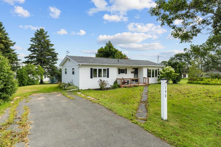 Property Photo:  198 Lower Malpeque Road  PE C1E 1S5 