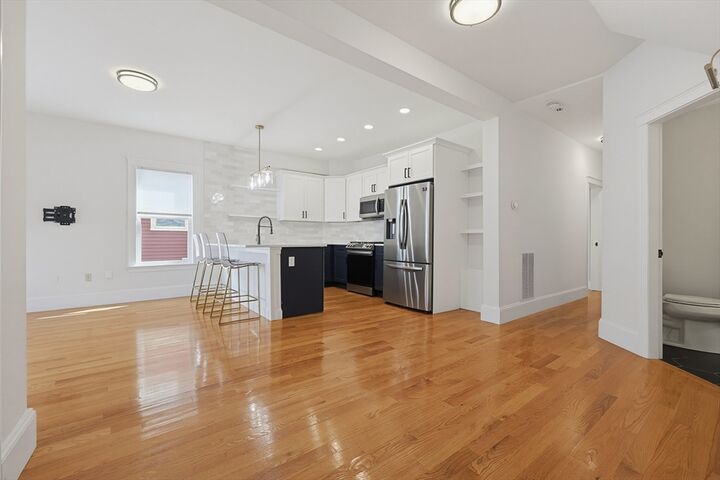 Property Photo:  54 Bloomfield St 1  MA 02124 