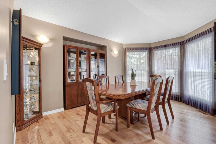 Property Photo: 10 Strathlea Grove SW AB T3H 5B1
