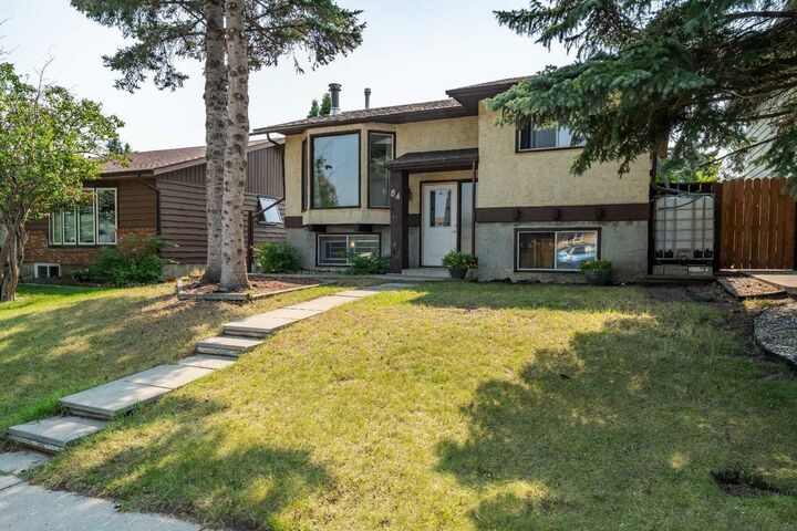 Property Photo:  84 Templehill Drive NE  AB T1Y 4C3 