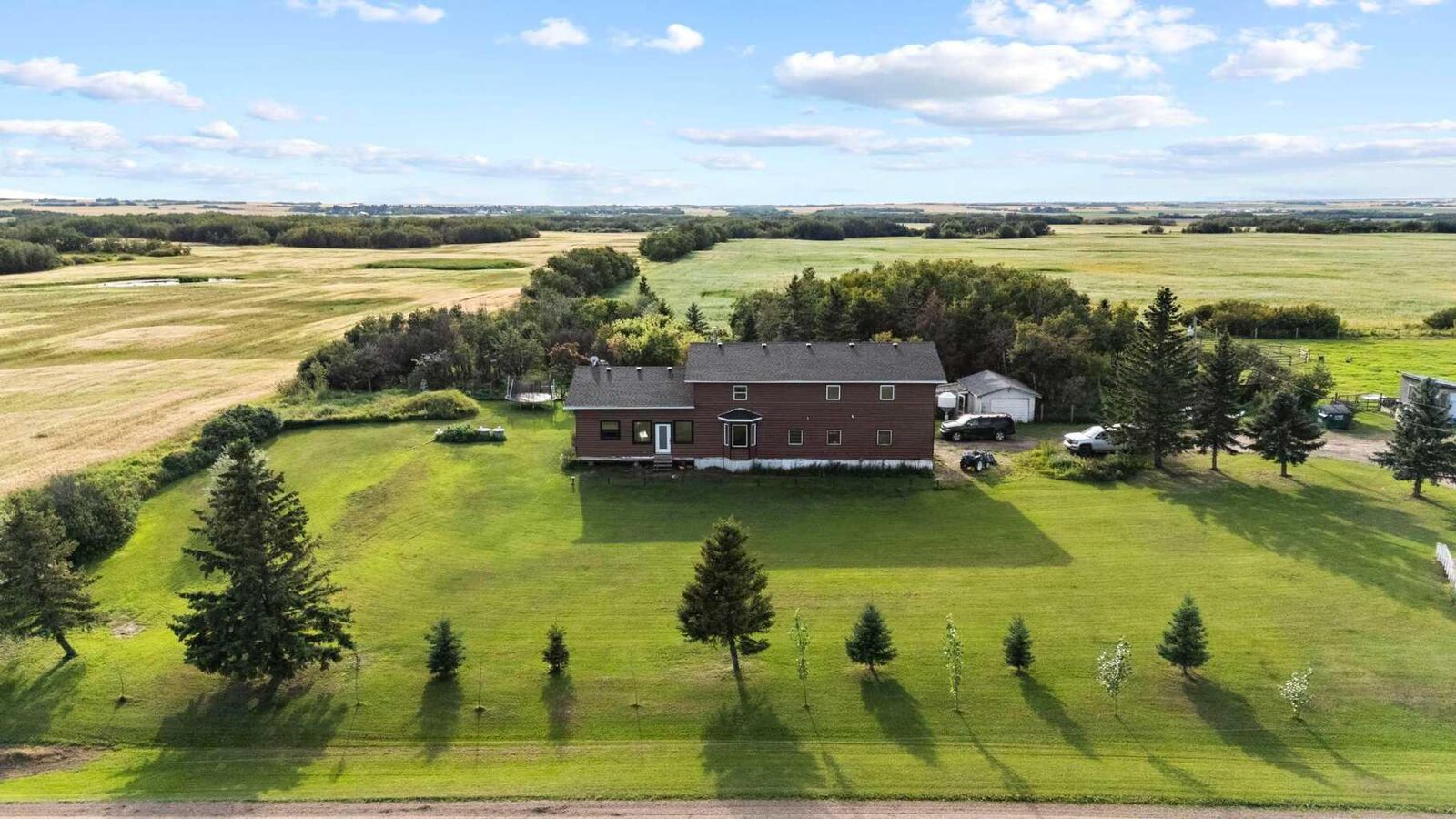 Property Photo:  48448 Range Road 184  AB T0B 2M2 