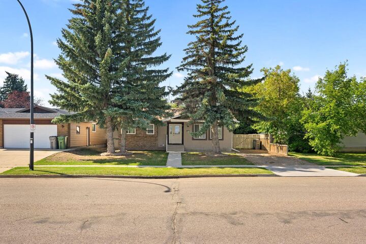 Property Photo:  3910 57 Avenue  AB T9V 2B5 