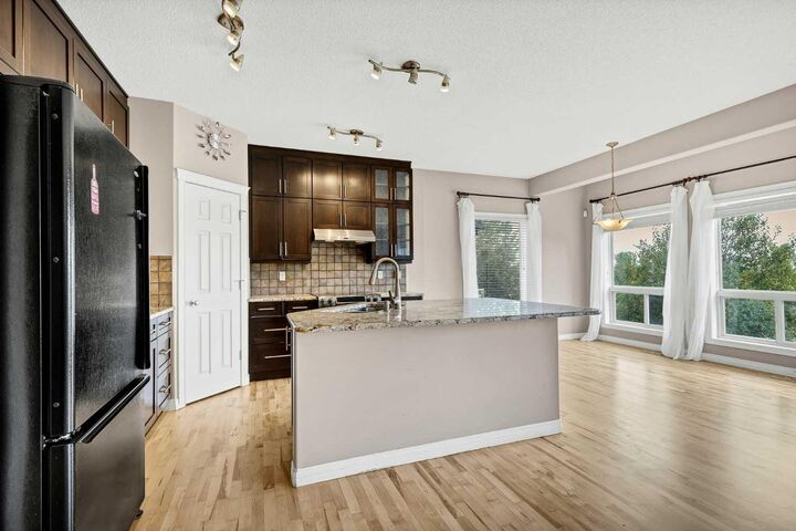 Property Photo:  92 Everhollow Way SW  AB T2Y 4R7 