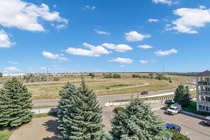 Property Photo: 1632 Saamis Drive NW 406 AB T1C 4X3