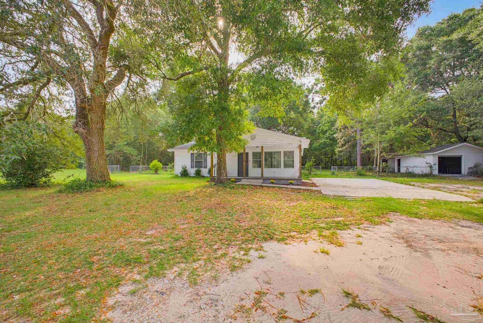 Property Photo: 5575 Inwood Dr FL 32571