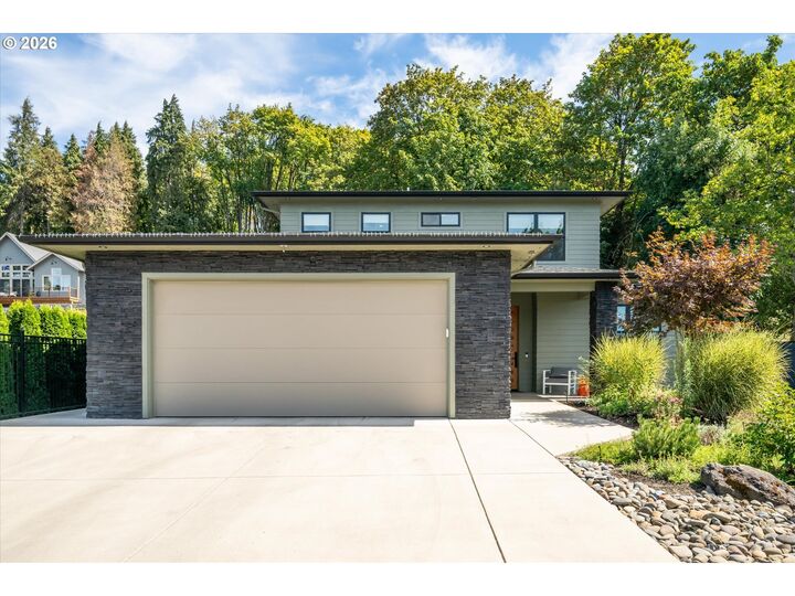 Property Photo: 1179 Hyde Park Pl OR 97401