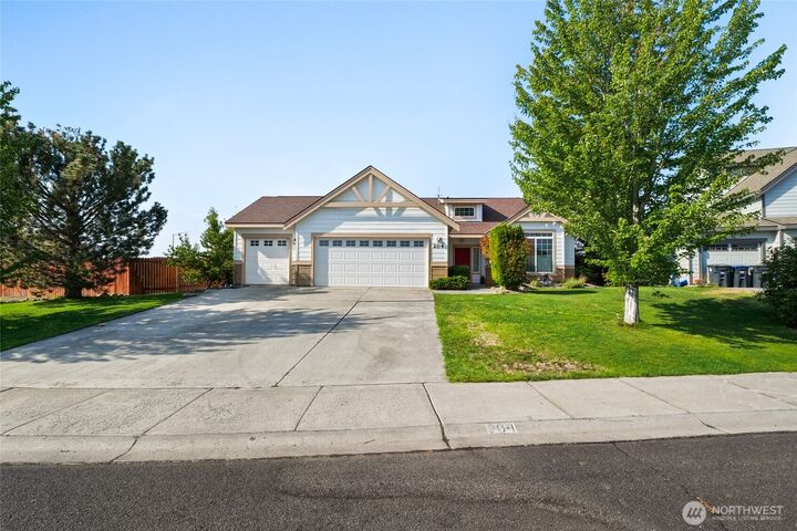 Property Photo:  204 N Wellington Street  WA 98837 