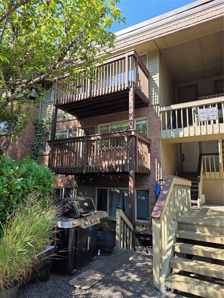 Property Photo:  3834  175th Avenue NE A202  WA 98052 