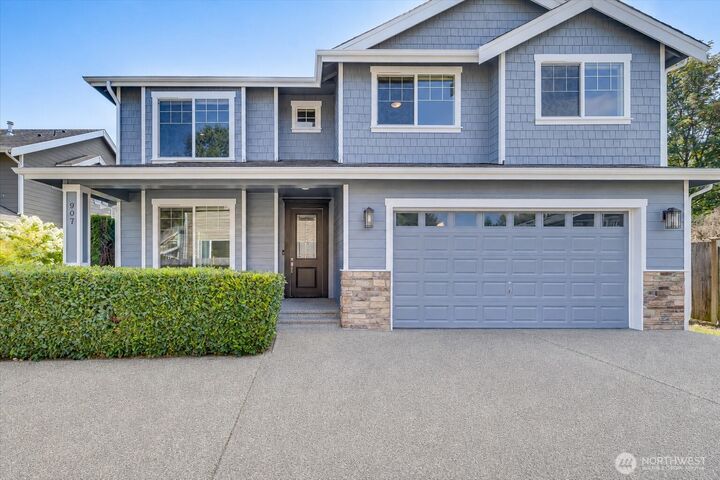 Property Photo: 907 Ilwaco Place NE WA 98059