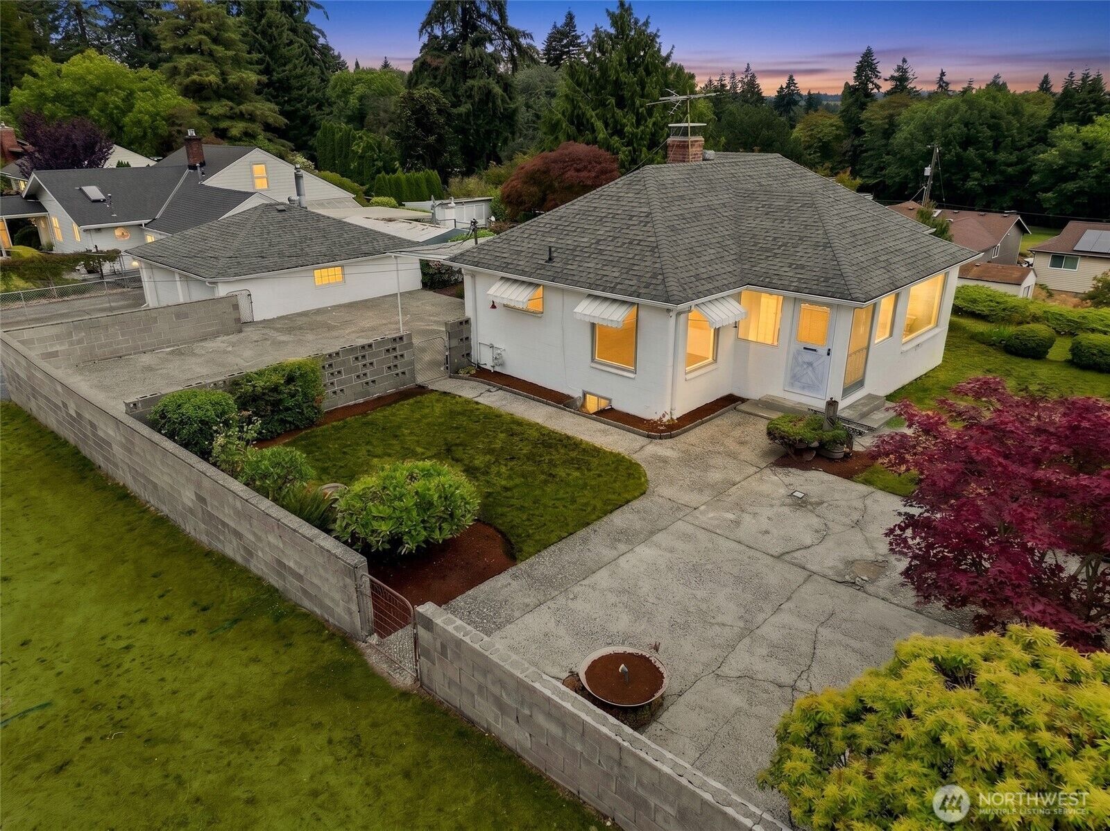 Property Photo: 15852 7th Avenue SW WA 98166