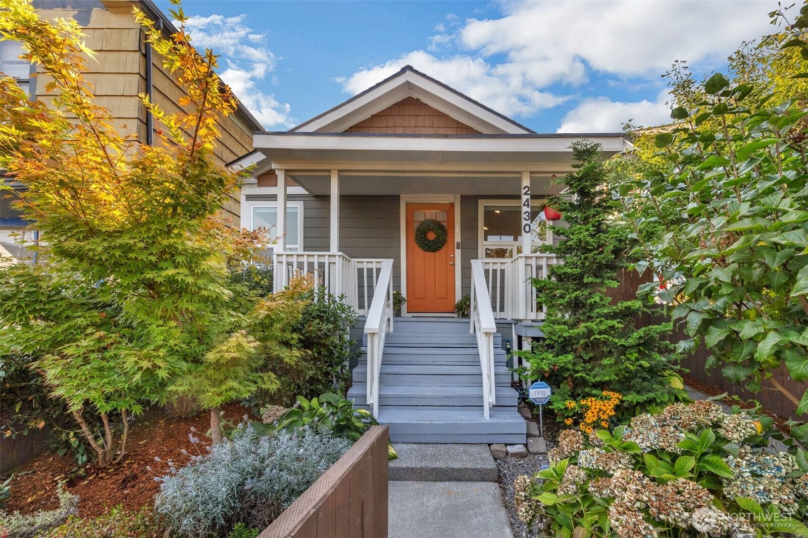 Property Photo:  2430  Oakes Avenue  WA 98201 
