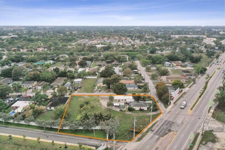 Property Photo: 1412B NW 7th Street B FL 33069