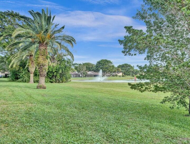Property Photo: 9264 Vista Del Lago H FL 33428