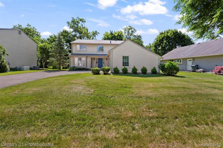 Property Photo:  1872 Flemington Drive  MI 48098 