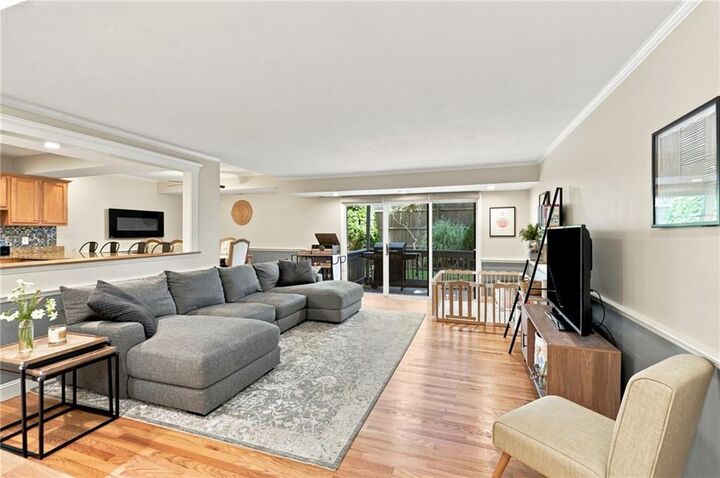 Property Photo:  125 Van Zandt Avenue 201  RI 02840 
