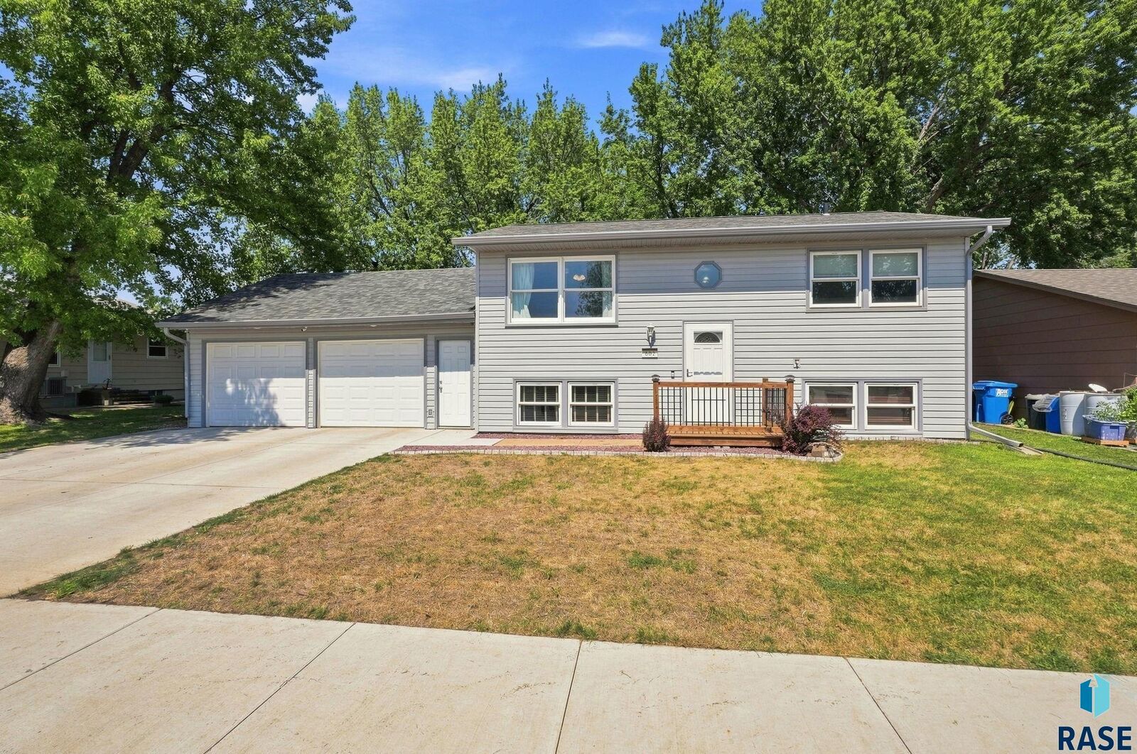 Property Photo: 602 E Walnut St SD 57032