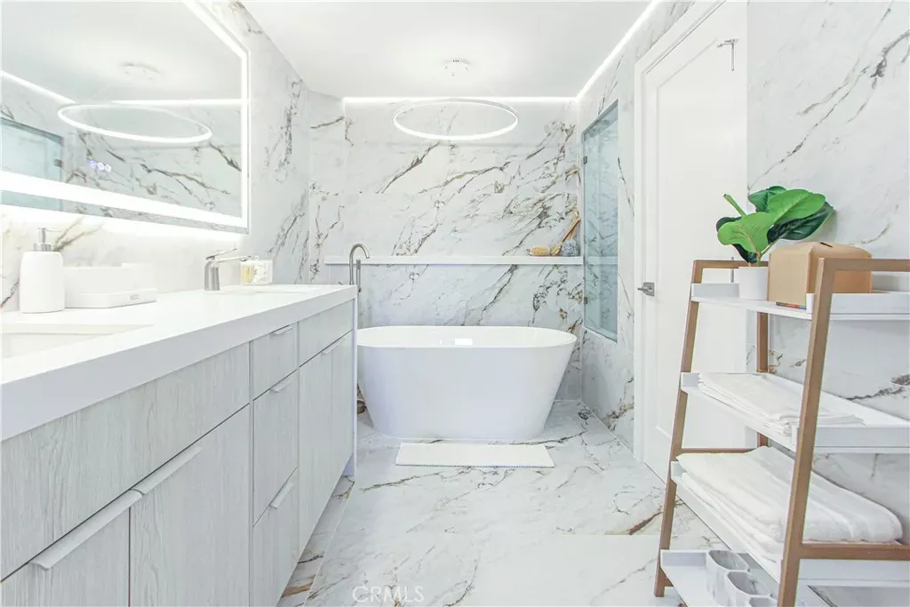 Property Photo:  2253 Martin 302  CA 92612 