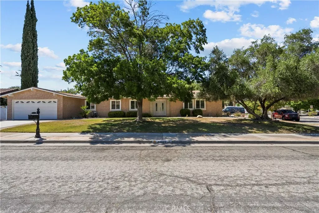 Property Photo:  42827 Kilham Avenue  CA 93534 