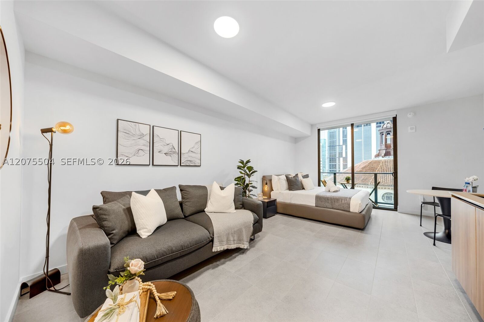 Property Photo: 121 NE 5th St 707 FL 33132