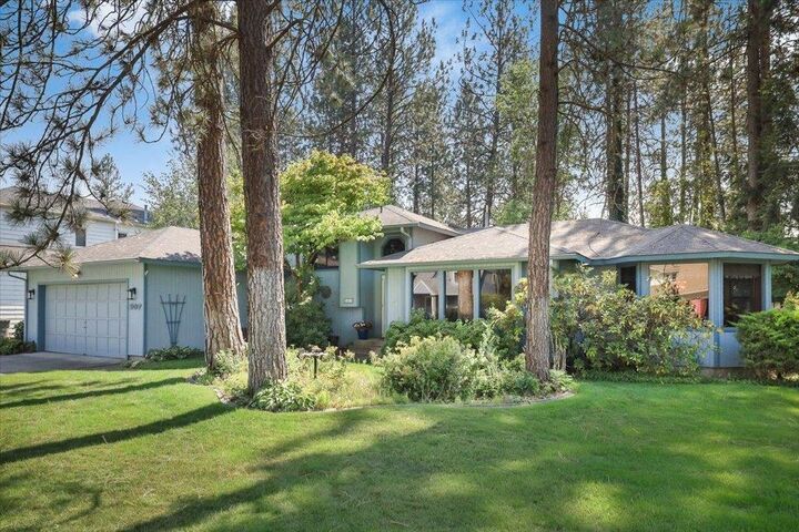 Property Photo: 207 W Woodway Ave WA 99218