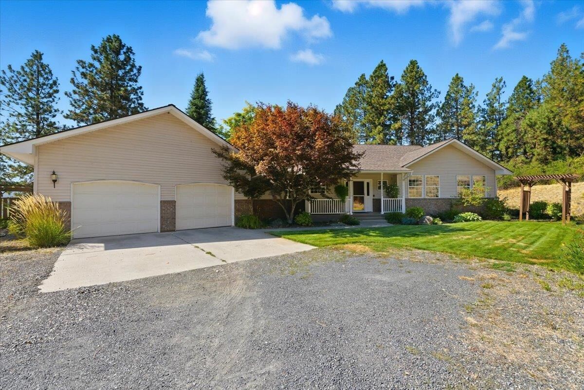 Property Photo:  10924 S Latah Ln  WA 99223 