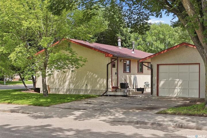 Property Photo:  2145 37th Street W  SK S7L 4E6 
