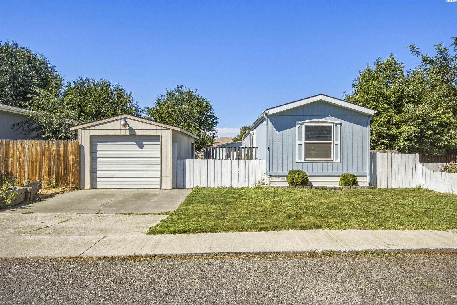 Property Photo:  2105 N Steptoe St #95  WA 99336 