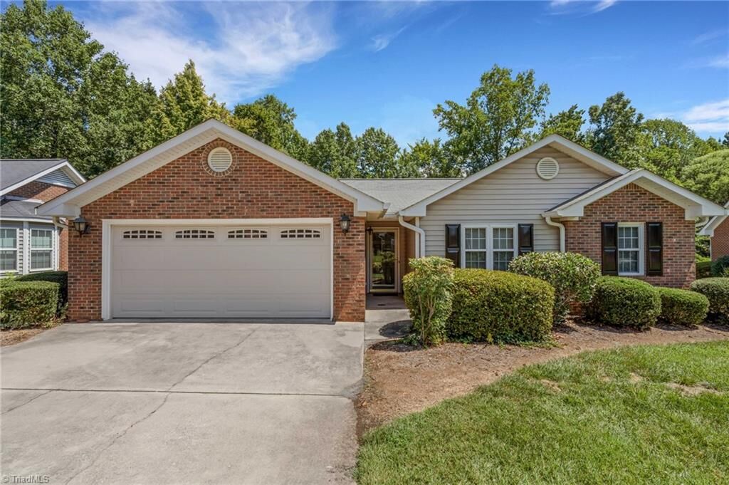 Property Photo: 3 Brandywine Circle NC 27409