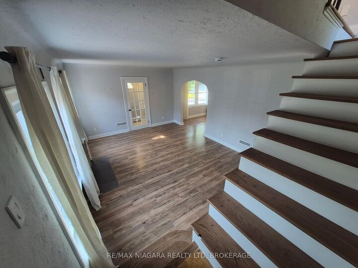Property Photo:  5944 Dorchester Road  ON L2G 5S9 