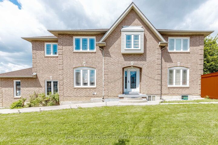 Property Photo: 14 Canarvan Court ON L6Y 4X5