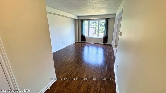 Property Photo:  926 Grenfell Drive  ON N5X 4R8 