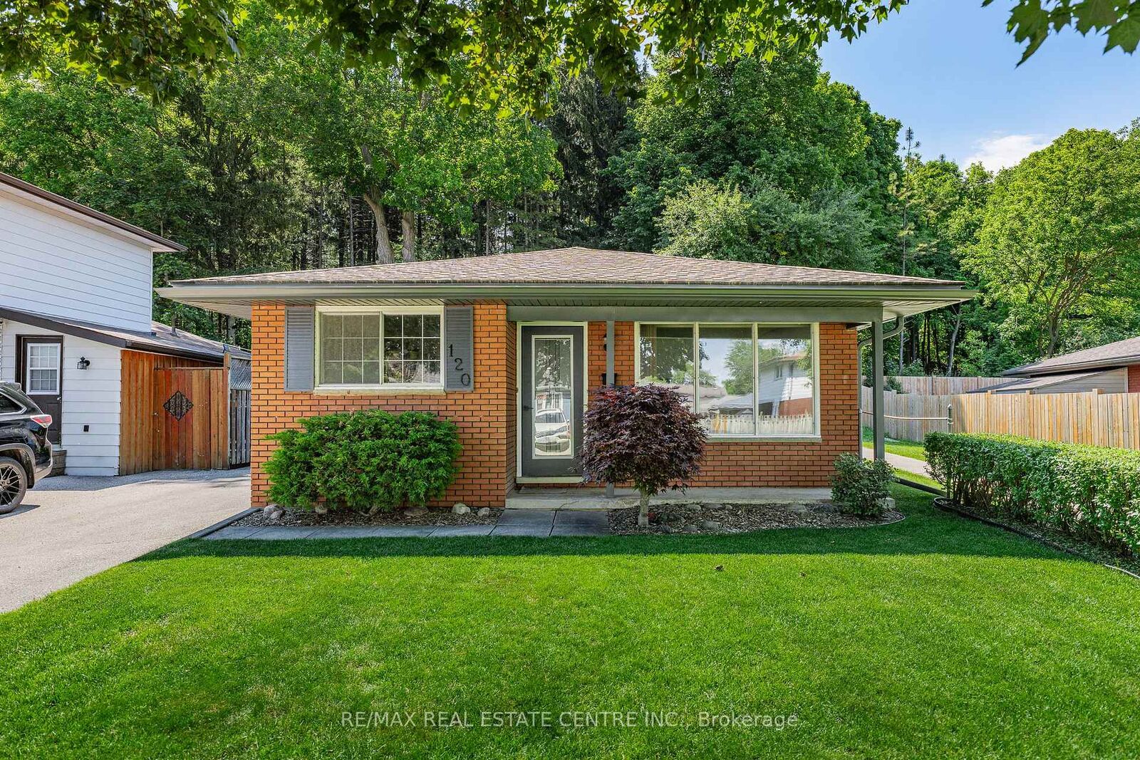 Property Photo: 120 Arrowhead Crescent ON N2P 1B9