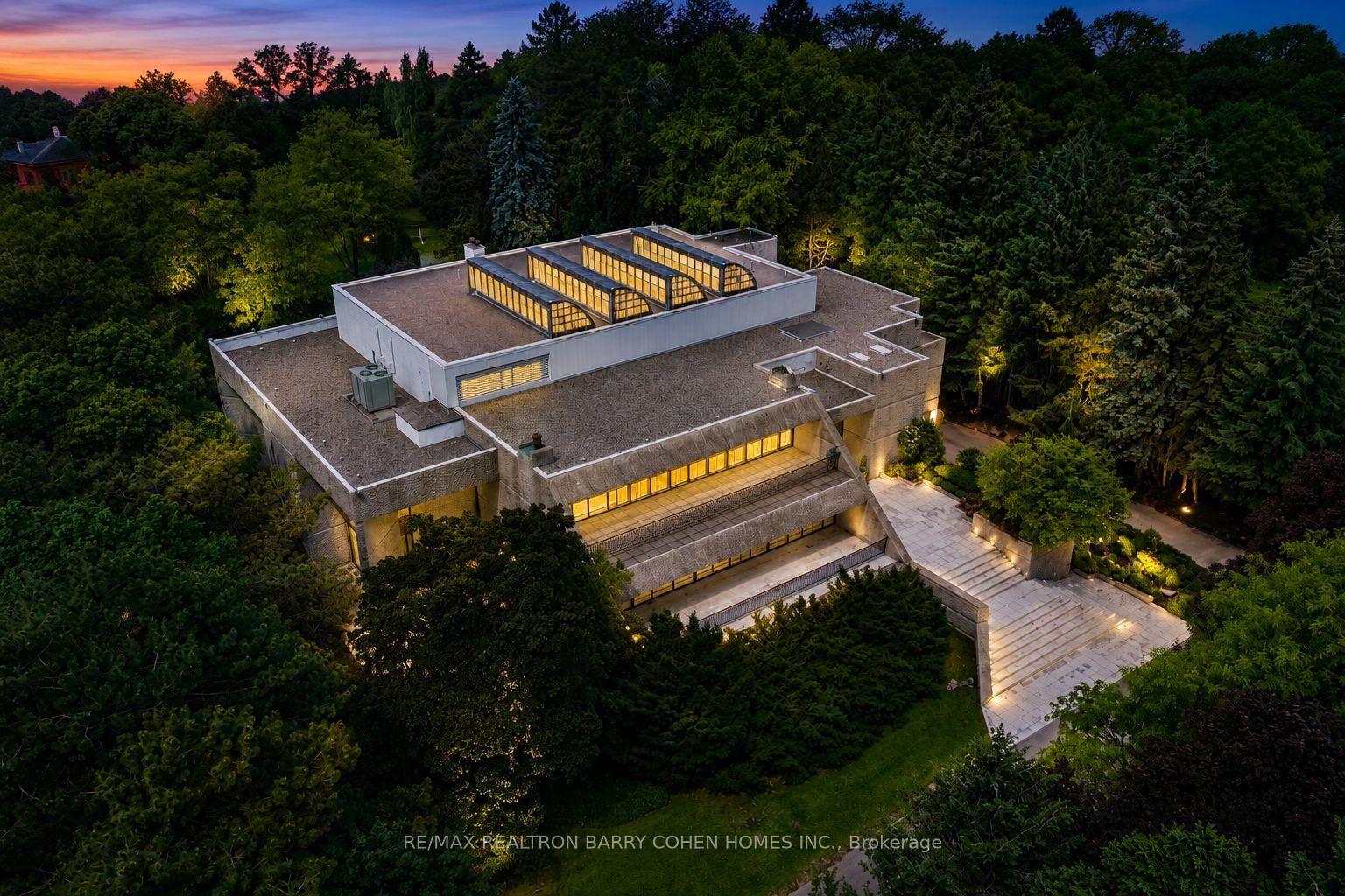Property Photo: 30 High Point Road ON M3C 2R3