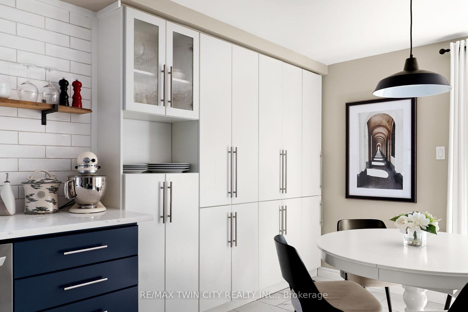 Property Photo: 21 Golden Meadow Crescent ON N2N 2L7