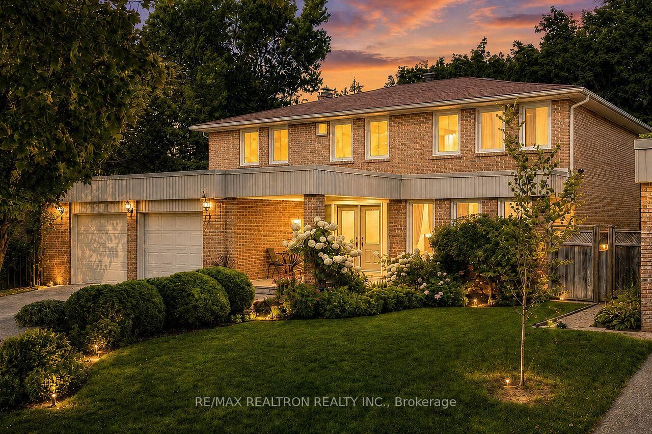 Property Photo:  77 Mossgrove Trail  ON M2L 2W2 
