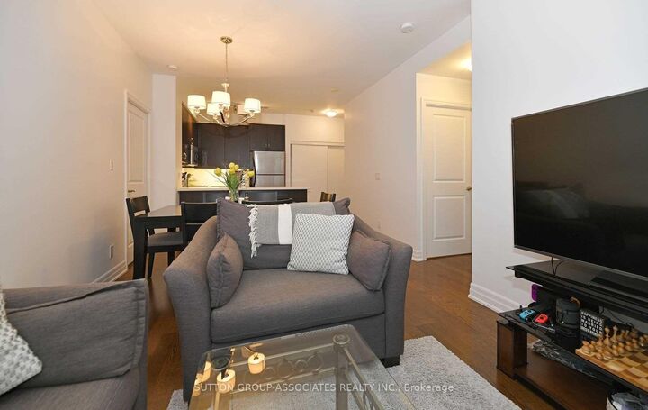 Property Photo:  500 St. Clair Avenue W 1807  ON M6C 1A8 
