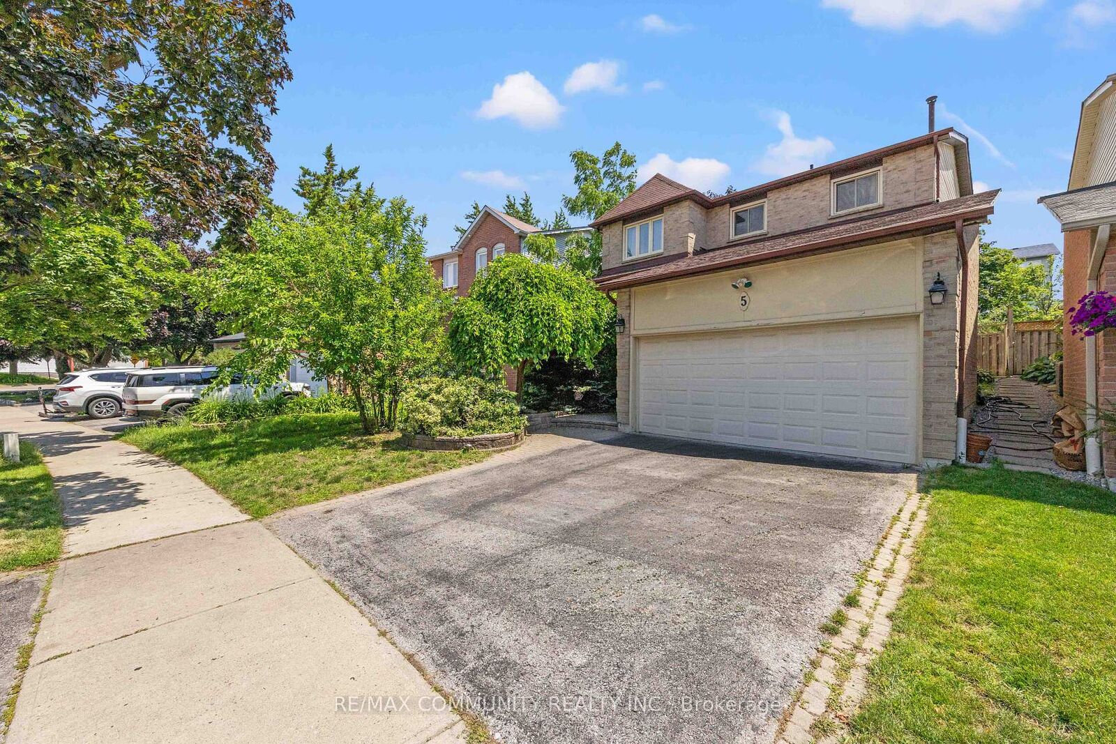 Property Photo: 5 Plowman Drive ON L1S 6R7
