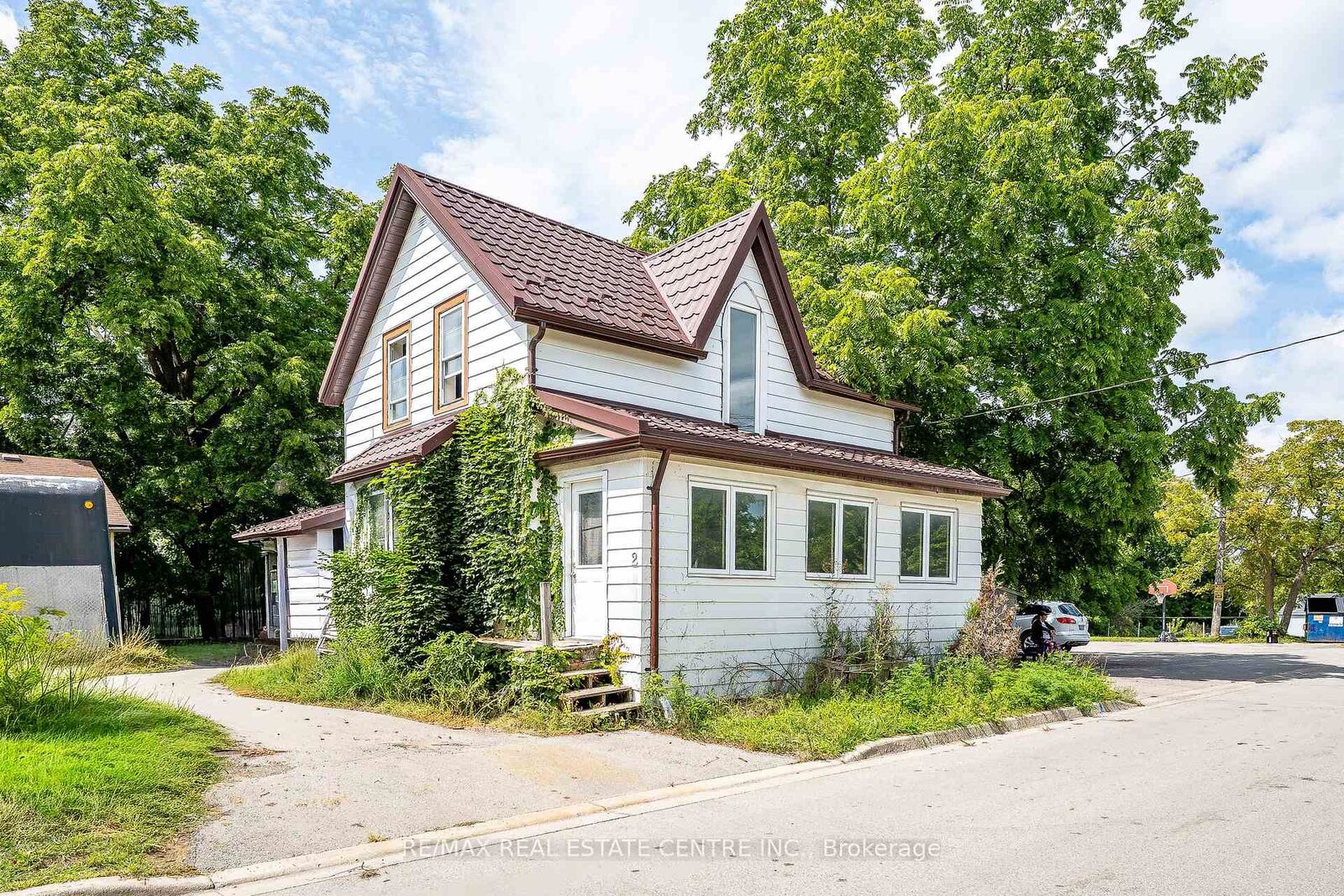 Property Photo:  2 West Pearl Street  ON N5P 2N8 
