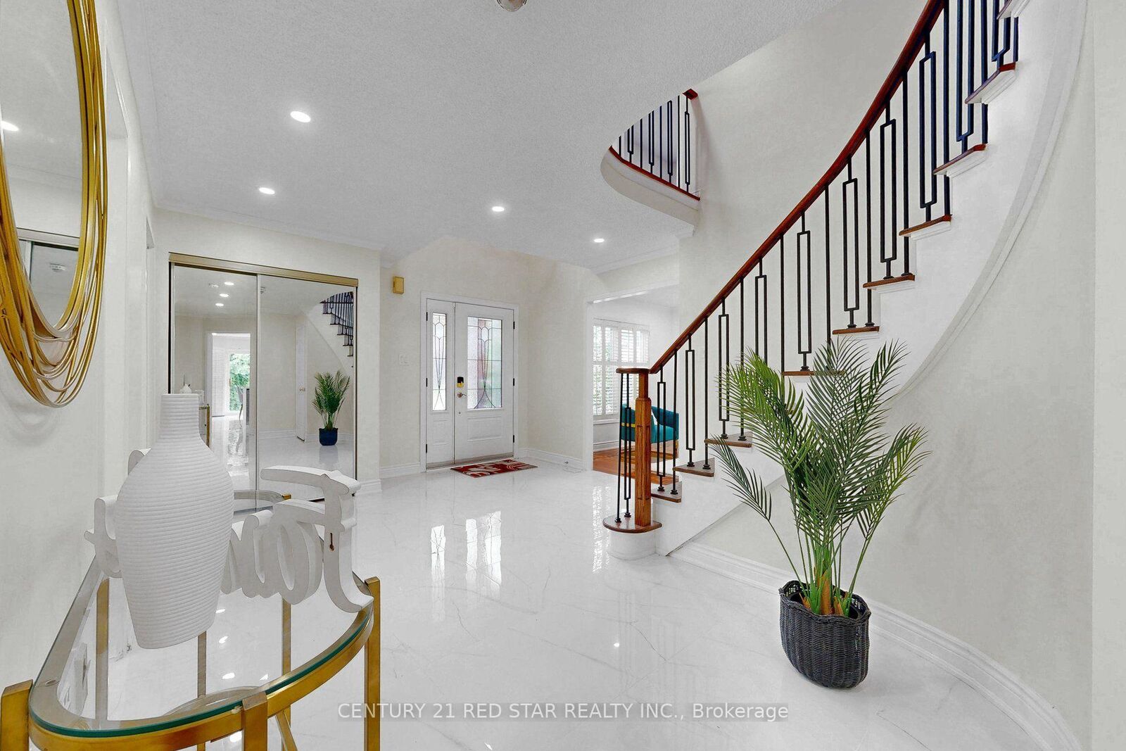 Property Photo: 1082 Haydonbridge Court ON L5V 1J4