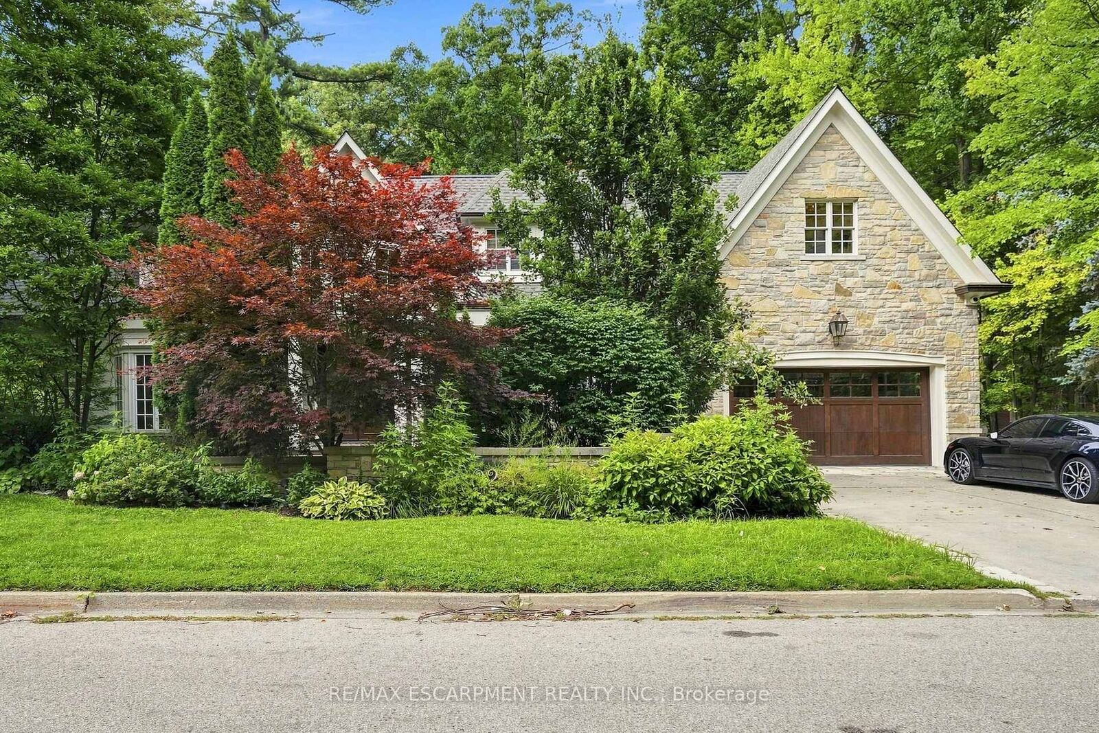 Property Photo: 2025 Heartwood Court ON L5C 4P7