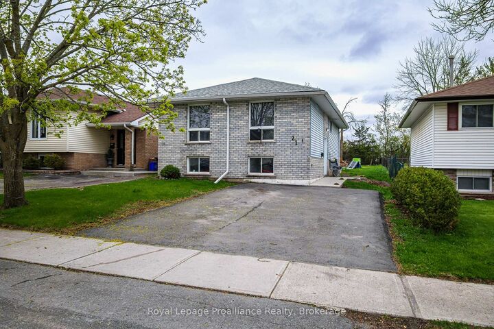 Property Photo:  21 Pepper Avenue  ON K8P 4R2 