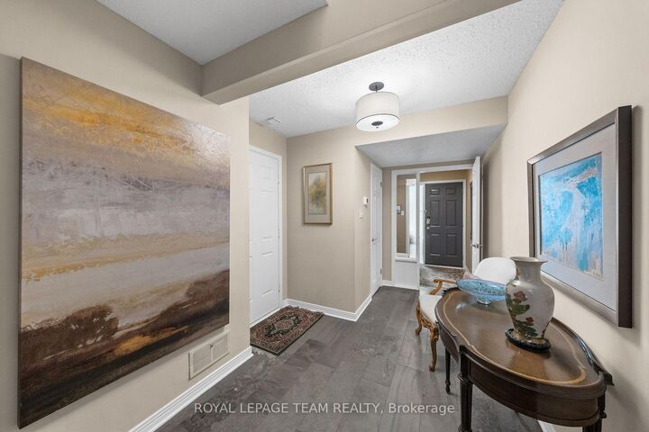 Property Photo:  625 Richmond Road 6  ON K2A 0G6 