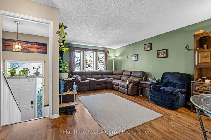 Property Photo:  5 Hudspeth Court  ON K9V 1T9 