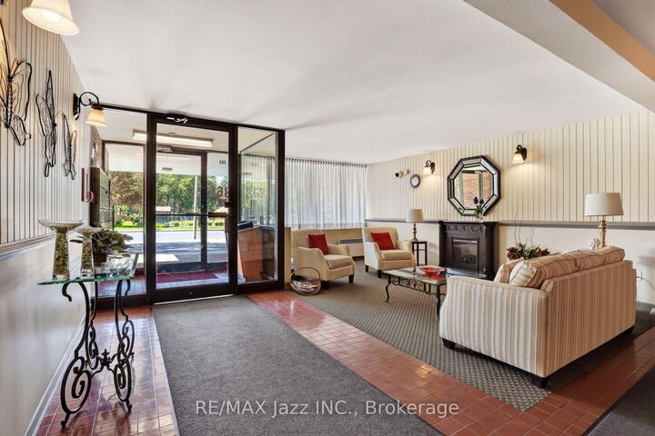 Property Photo: 363 Simcoe Street N 401 ON L1G 4T2