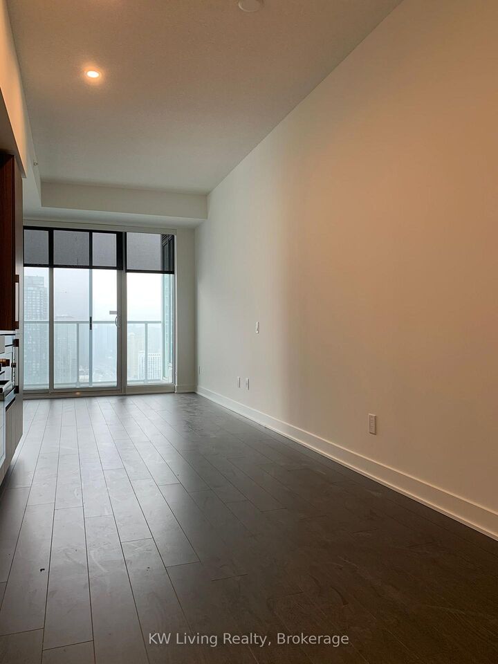 Property Photo:  19 Bathurst Street 3706  ON M5V 0N2 