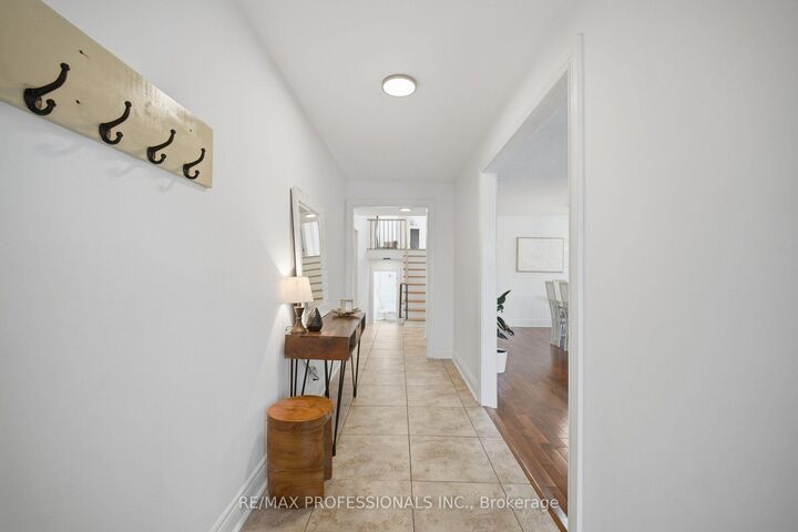 Property Photo: 10 Hopedale Court ON L5M 2E9