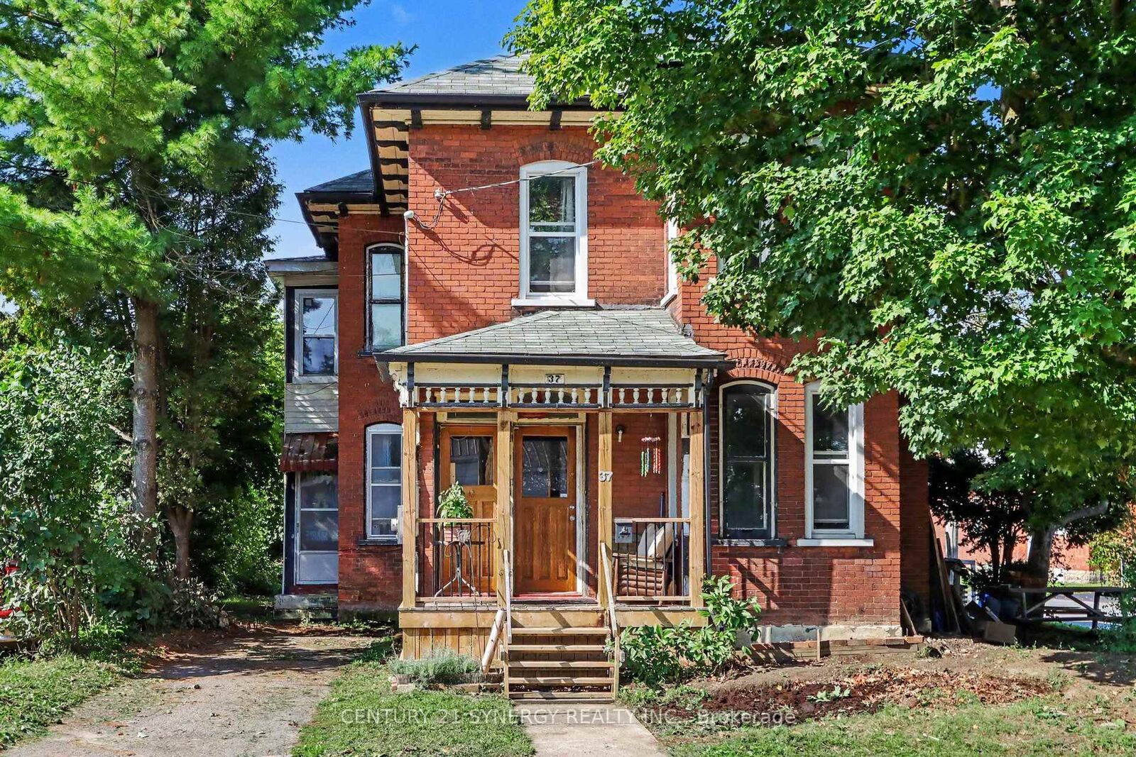 Property Photo: 37 Smiths Falls Avenue ON K7A 3B2