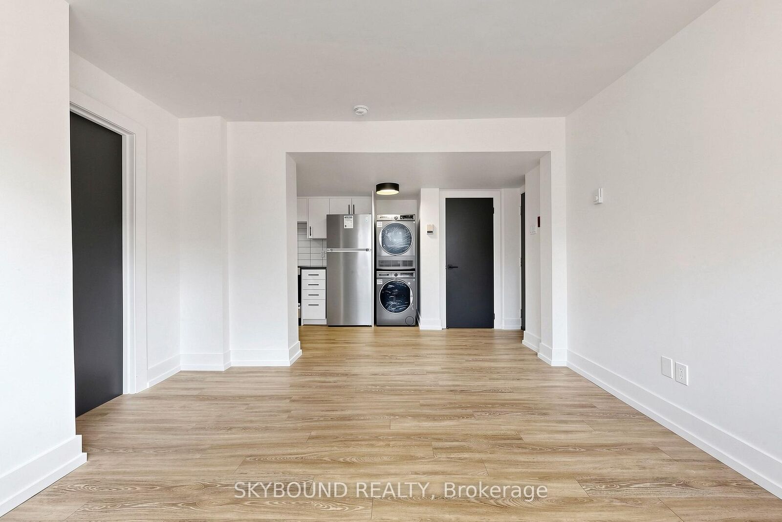 Property Photo:  139 Wineva Avenue B  ON M4E 2T3 