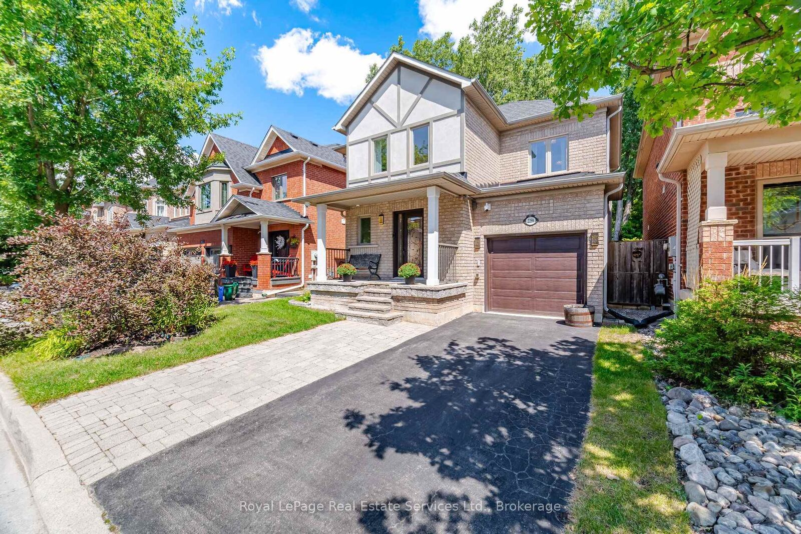 Property Photo: 2259 Empire Crescent ON L7L 6Y6